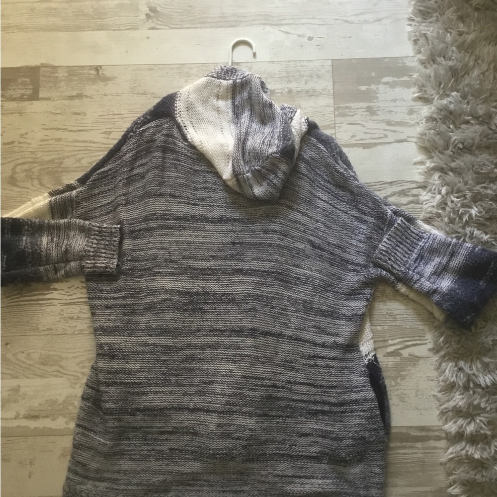 Sweater - Picture 4 of 4